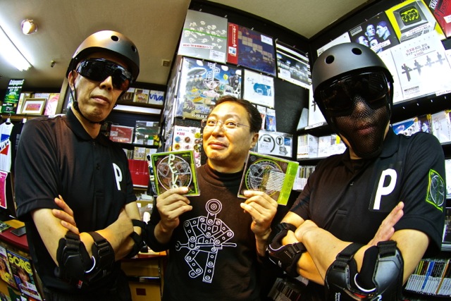 PEVO1号(左)、怪しい中野店長(中)、PEVO4号(右)